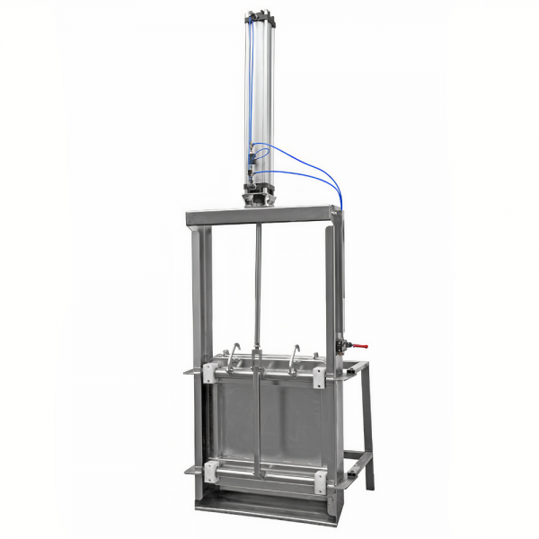 Właz prostokątny E136 (600x600)